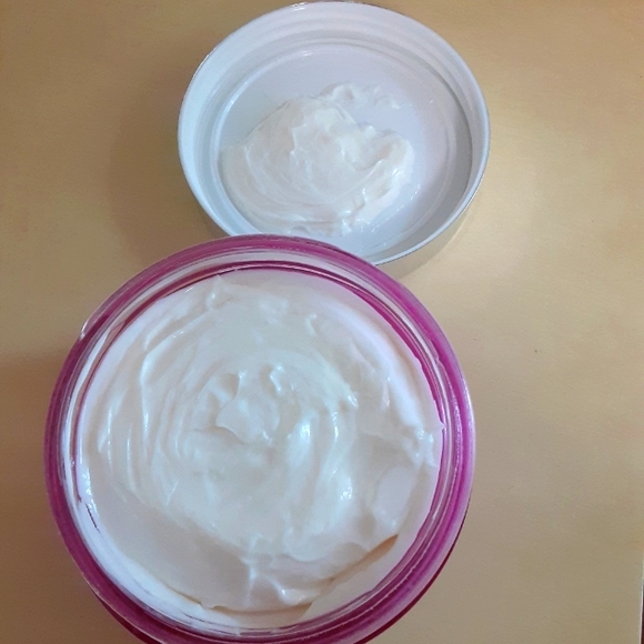 Very Irresistible Givenchy Perfume Body Cream 6.7 oz/200 ml - Picture 3 of 6